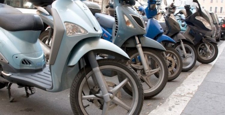 Dificuldades na partida a frio, falha na aceleração e marcha lenta da motocicleta