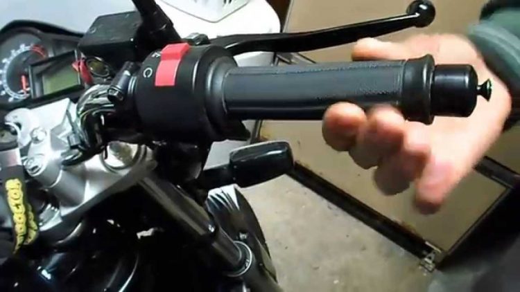 Por que a moto não funciona mesmo virando a manopla aceleradora?