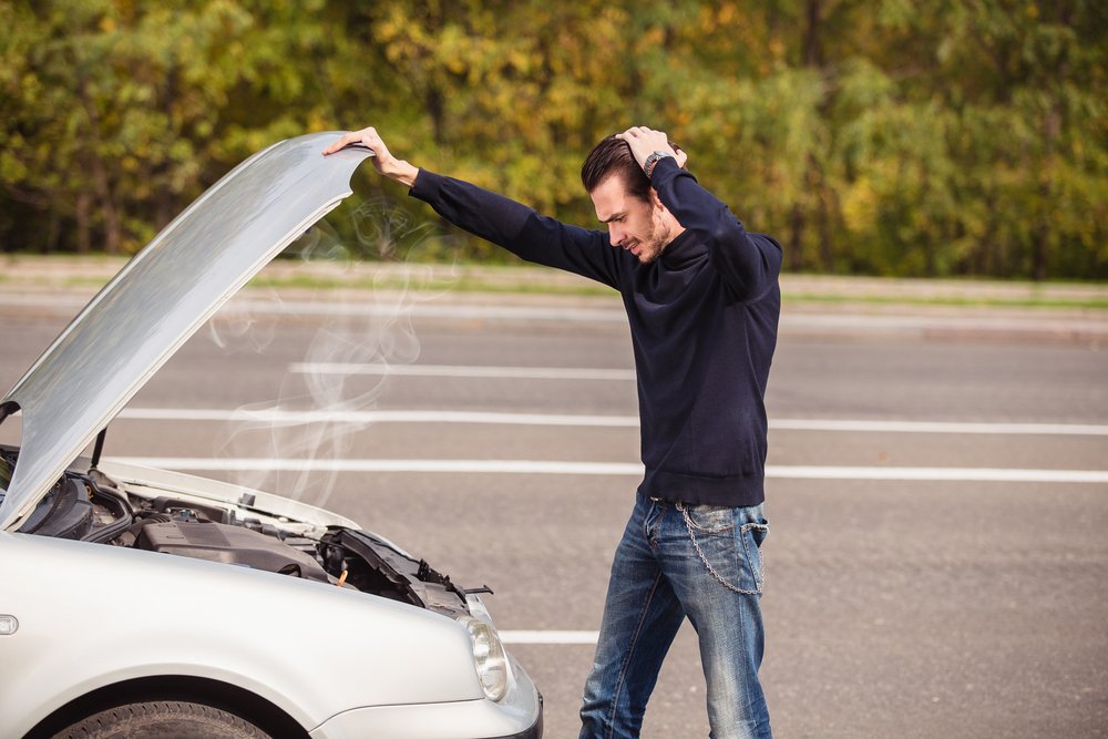 Carro fervendo: saiba o que significa e como resolver o problema